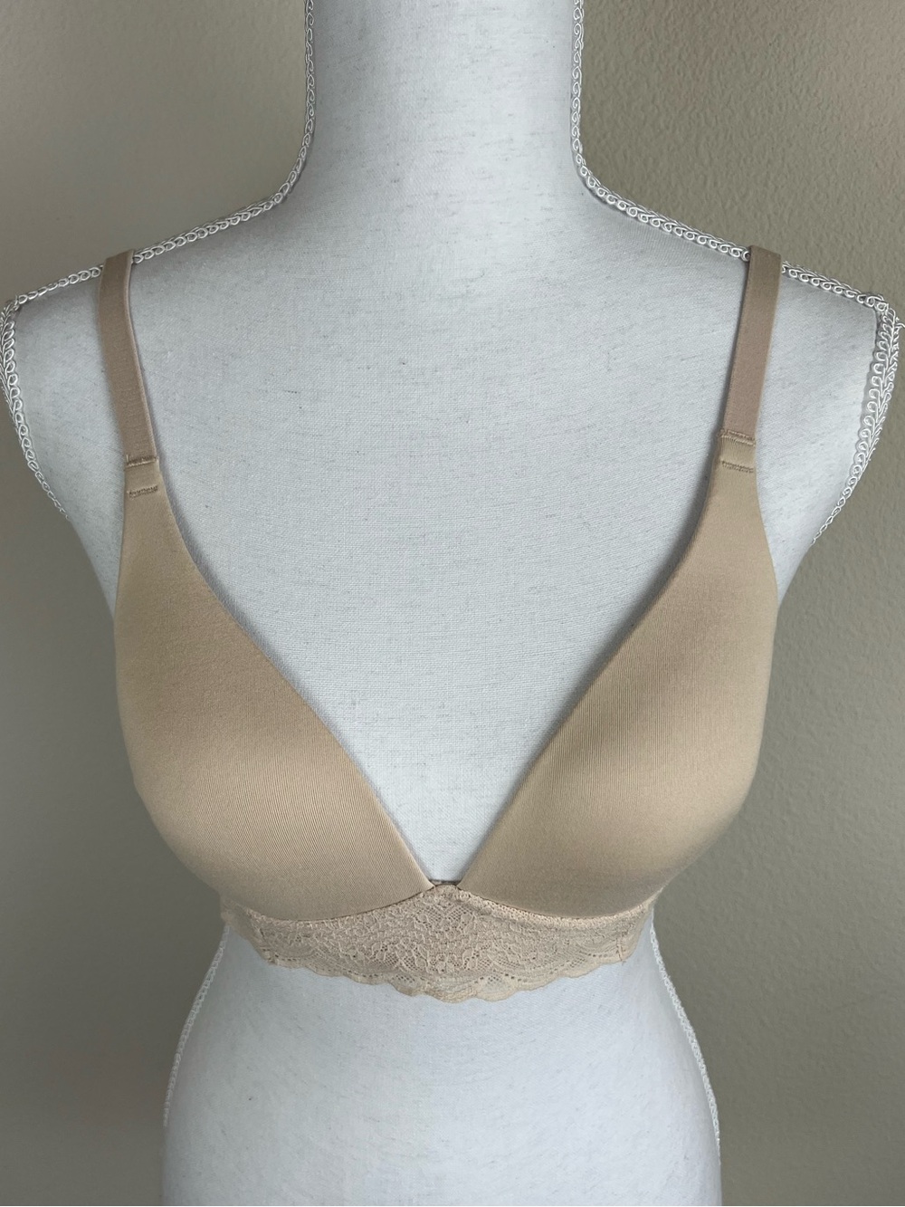 Warner’s 34A Nude Wireless Bra Lace Trim Lightly Lined Comfort Bra Neutral